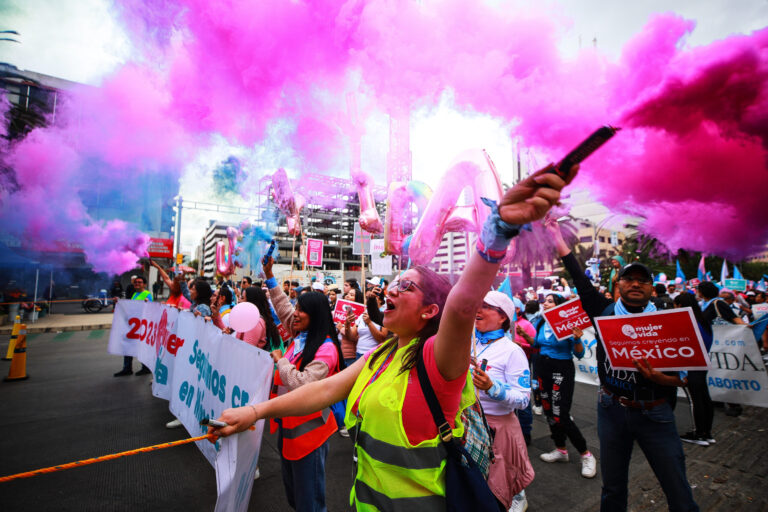 Tercera marcha nacional a favor de la mujer y de la vida