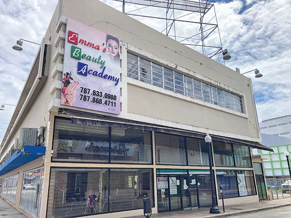 Sorprendidos estudiantes y profesores ante el cierre de Emma’s Beauty Academy