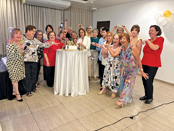 Exalumnas del Colegio La Milagrosa celebran 50 años de graduadas