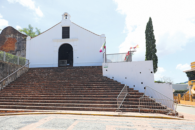 Esperan por restauración de las escalinatas del Porta Coeli en San Germán