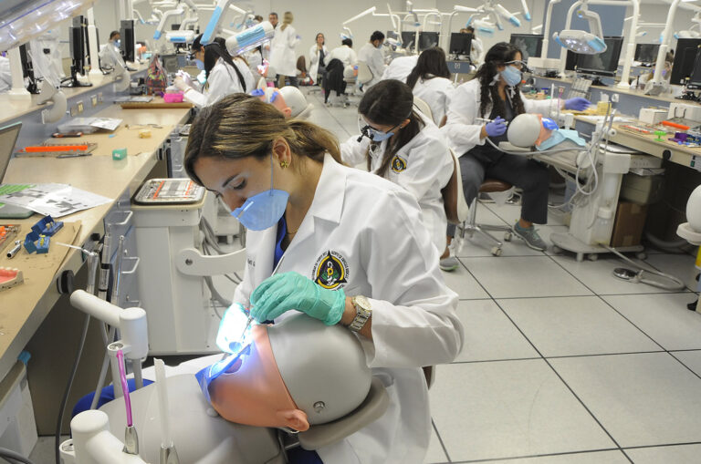 El Recinto de Ciencias Médicas de la UPR recibe a 708 estudiantes