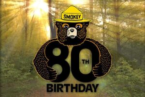 Celebración del cumpleaños 80 de Smokey Bear busca educar sobre prevención de incendios forestales