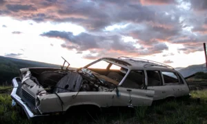 Municipio de Toa Alta recogerá vehículos abandonados y chatarras