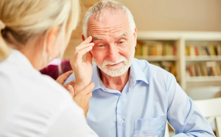 Buscan usar escuela en desuso para crear centro de cuido a pacientes con Alzheimer en San Juan